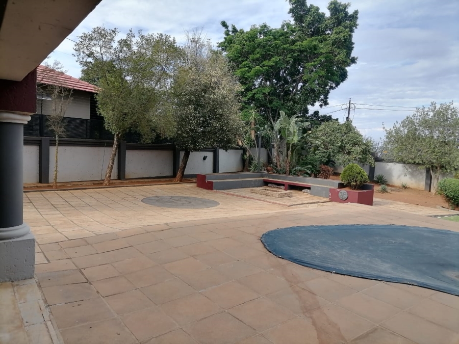 5 Bedroom Property for Sale in Safari Gardens North West